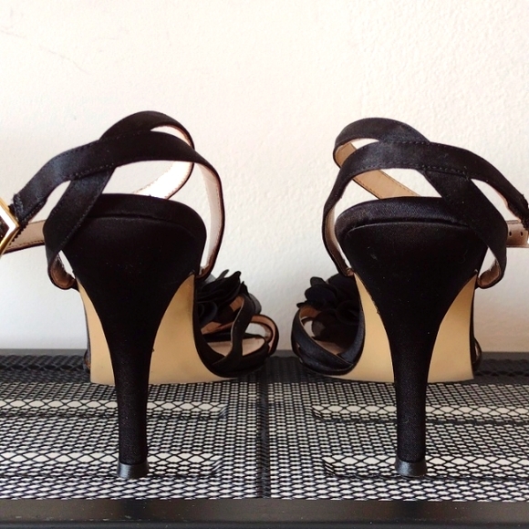 🌸CAPARROS SATIN HEELS - Picture 3 of 4